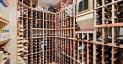 8190 Shoreline Drive, Parkville, MO 64152