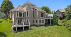 8190 Shoreline Drive, Parkville, MO 64152