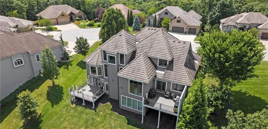 8190 Shoreline Drive, Parkville, MO 64152
