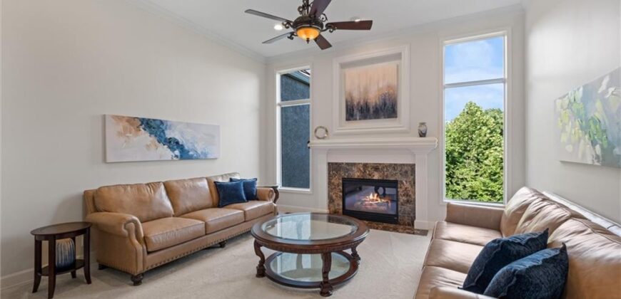 8190 Shoreline Drive, Parkville, MO 64152