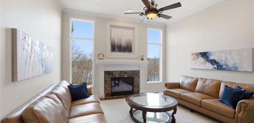 8190 Shoreline Drive, Parkville, MO 64152