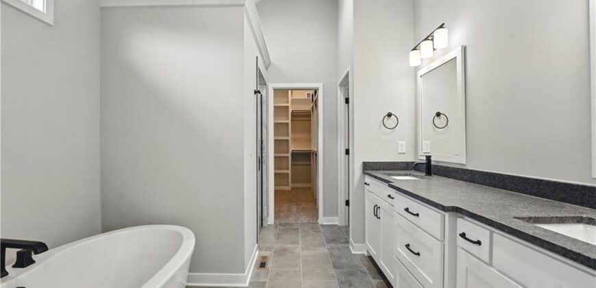 10504 N Mulberry Street, Kansas City, MO 64155