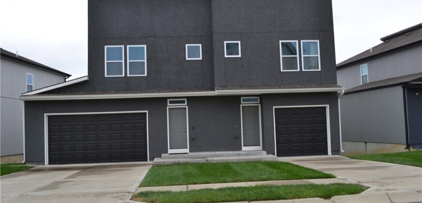 1205 NW 77th Street, Kansas City, MO 64118
