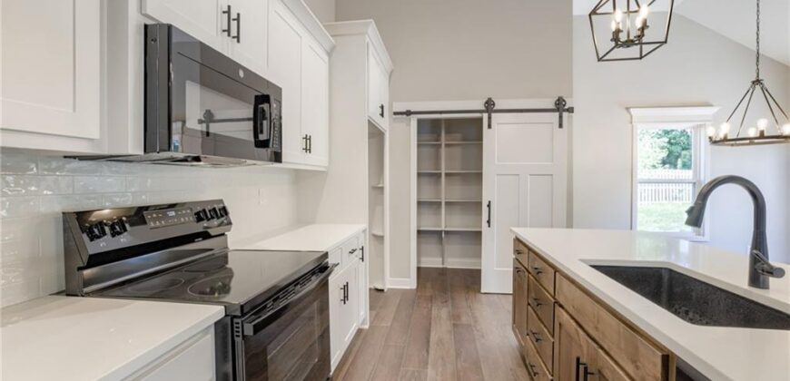 2031 Riverstone Drive, Excelsior Springs, MO 64024