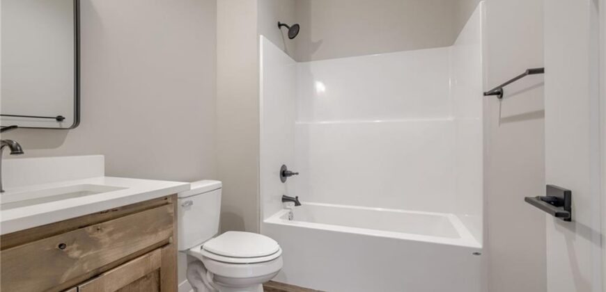 2031 Riverstone Drive, Excelsior Springs, MO 64024
