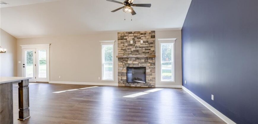 2031 Riverstone Drive, Excelsior Springs, MO 64024