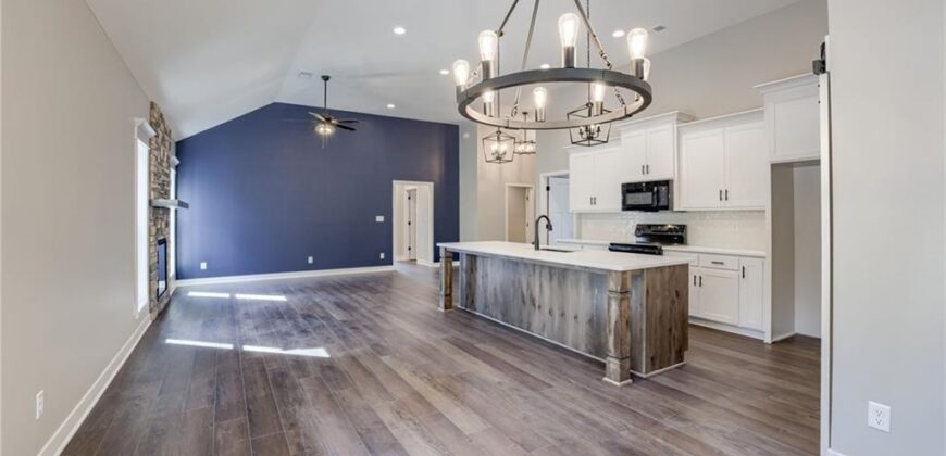 2031 Riverstone Drive, Excelsior Springs, MO 64024