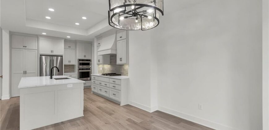 10410 River Hills Drive, Parkville, MO 64152
