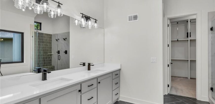 10410 River Hills Drive, Parkville, MO 64152