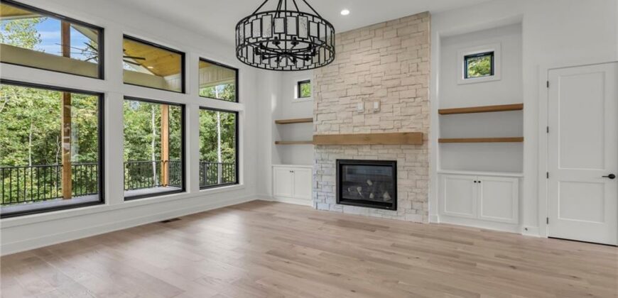 10410 River Hills Drive, Parkville, MO 64152