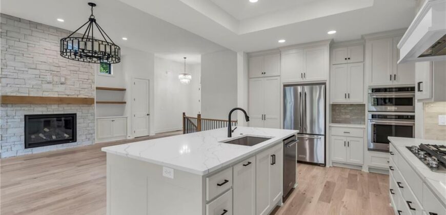 10410 River Hills Drive, Parkville, MO 64152