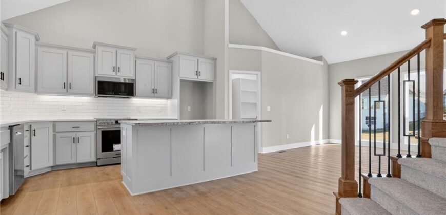 7045 NW Yulich Court, Parkville, MO 64152