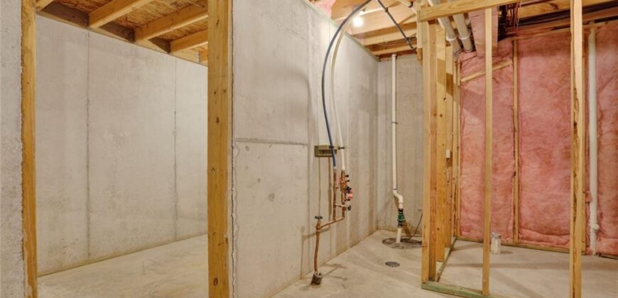 7045 NW Yulich Court, Parkville, MO 64152