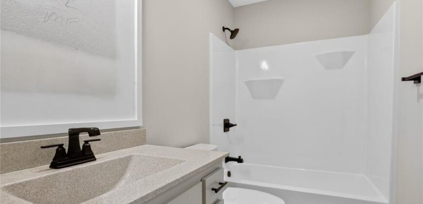 7045 NW Yulich Court, Parkville, MO 64152