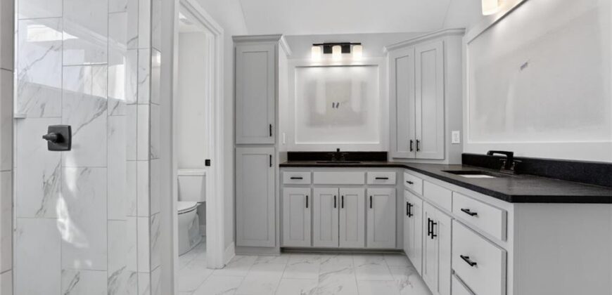 7045 NW Yulich Court, Parkville, MO 64152