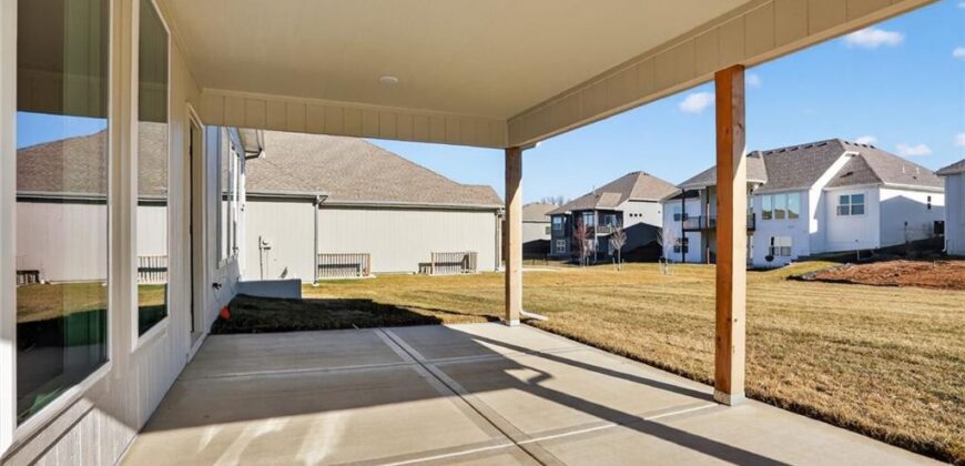 7045 NW Yulich Court, Parkville, MO 64152