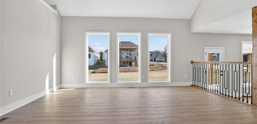 7045 NW Yulich Court, Parkville, MO 64152