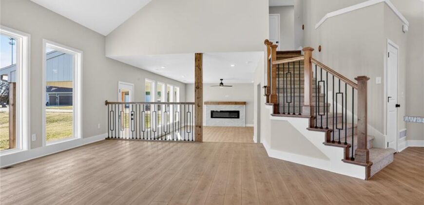 7045 NW Yulich Court, Parkville, MO 64152