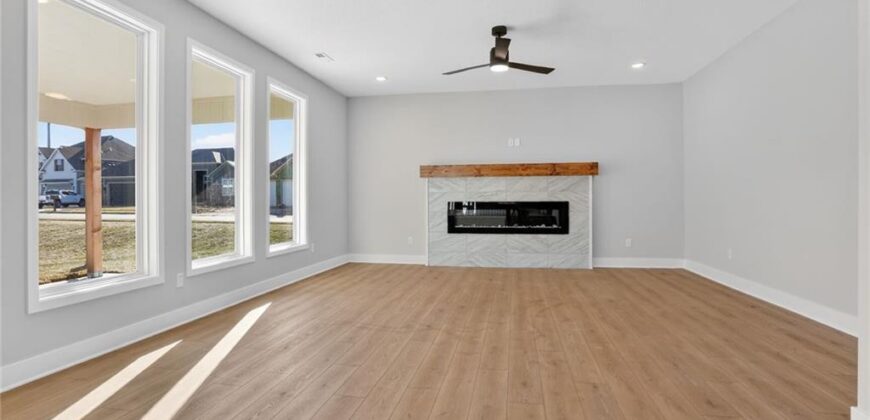 7045 NW Yulich Court, Parkville, MO 64152