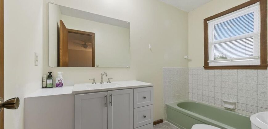 6761 N Woodland Avenue, Kansas City, MO 64118