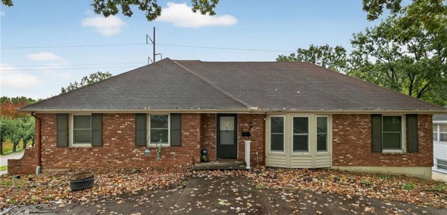 6761 N Woodland Avenue, Kansas City, MO 64118