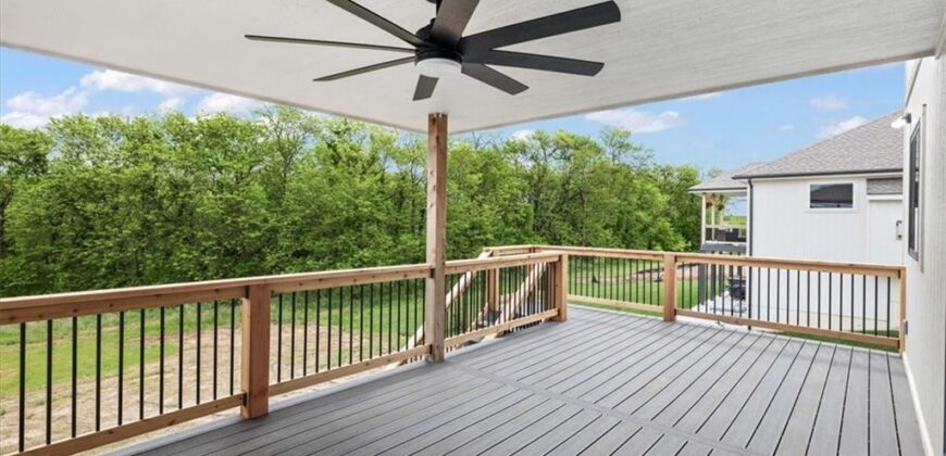 502 Blackhawke Drive, Smithville, MO 64089