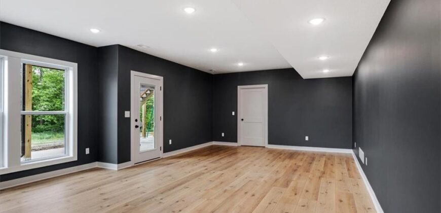 502 Blackhawke Drive, Smithville, MO 64089