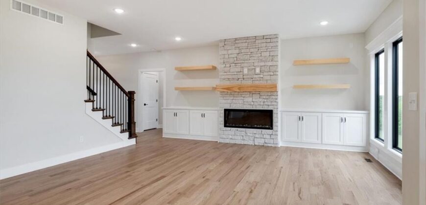 502 Blackhawke Drive, Smithville, MO 64089