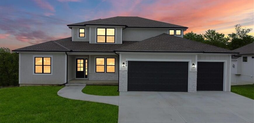 502 Blackhawke Drive, Smithville, MO 64089