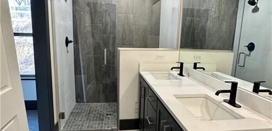 1318 Kristie Circle, Excelsior Springs, MO 64024