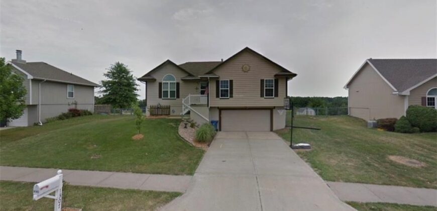 1307 Stonecrest Drive, Kearney, MO 64060