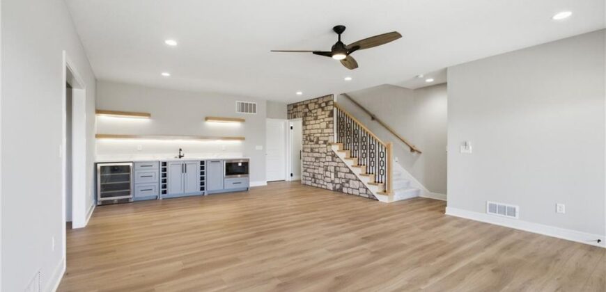8734 N FARLEY Avenue, Kansas City, MO 64157