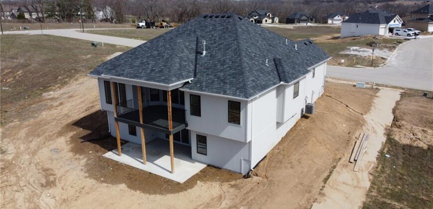 8734 N FARLEY Avenue, Kansas City, MO 64157