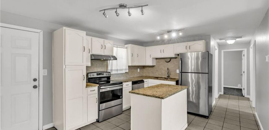 810 NE 62nd Street, Gladstone, MO 64118