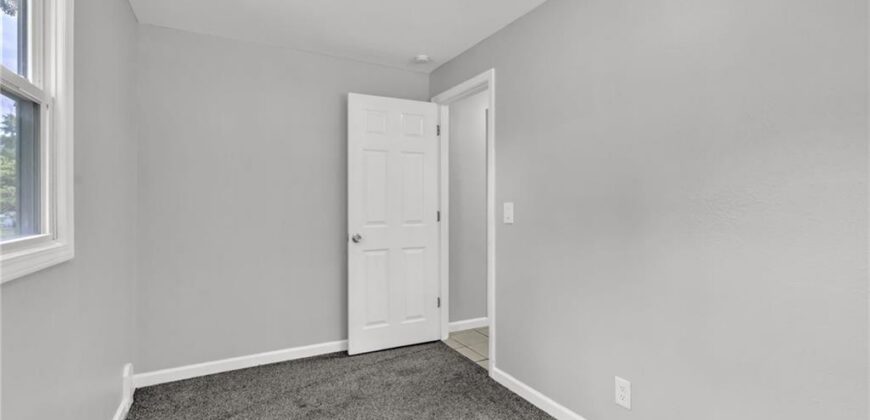 810 NE 62nd Street, Gladstone, MO 64118