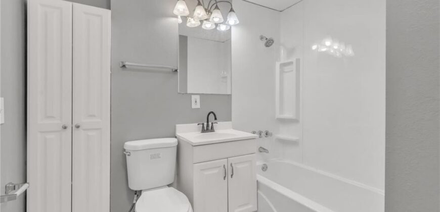 810 NE 62nd Street, Gladstone, MO 64118