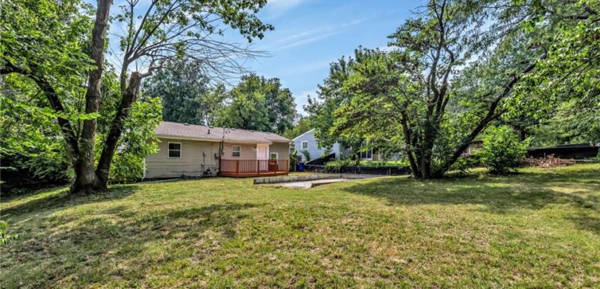 810 NE 62nd Street, Gladstone, MO 64118