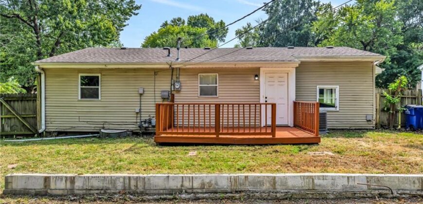810 NE 62nd Street, Gladstone, MO 64118