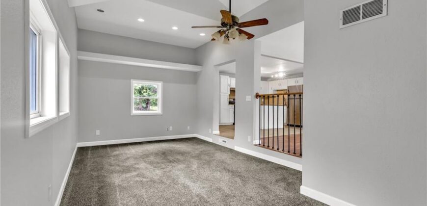 810 NE 62nd Street, Gladstone, MO 64118