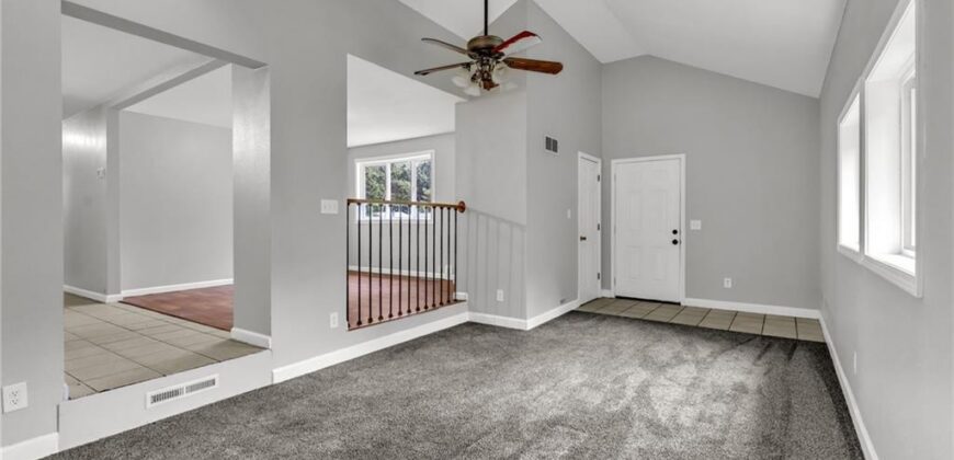 810 NE 62nd Street, Gladstone, MO 64118