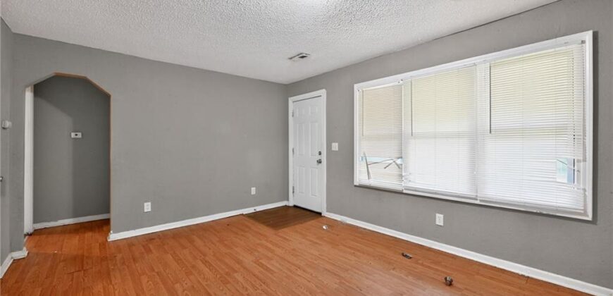 4501 N Olive Street, Kansas City, MO 64116