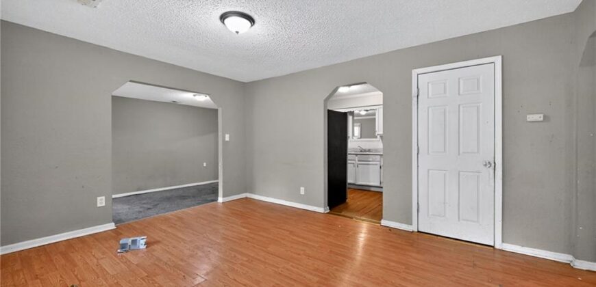 4501 N Olive Street, Kansas City, MO 64116