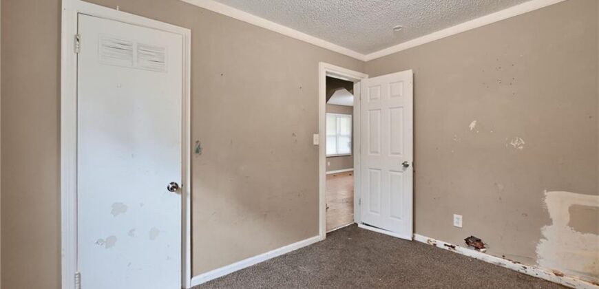 4501 N Olive Street, Kansas City, MO 64116