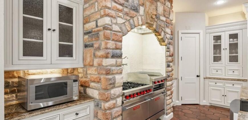 8519 N Sycamore Avenue, Kansas City, MO 64157