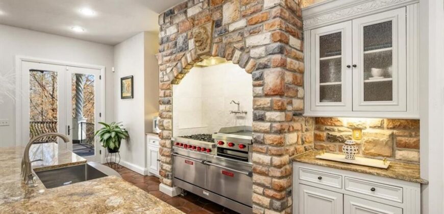 8519 N Sycamore Avenue, Kansas City, MO 64157