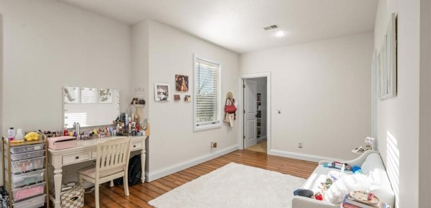8519 N Sycamore Avenue, Kansas City, MO 64157