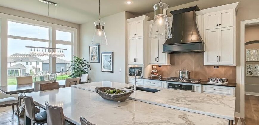 8625 Westridge Court, Parkville, MO 64152