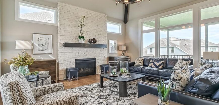 8625 Westridge Court, Parkville, MO 64152