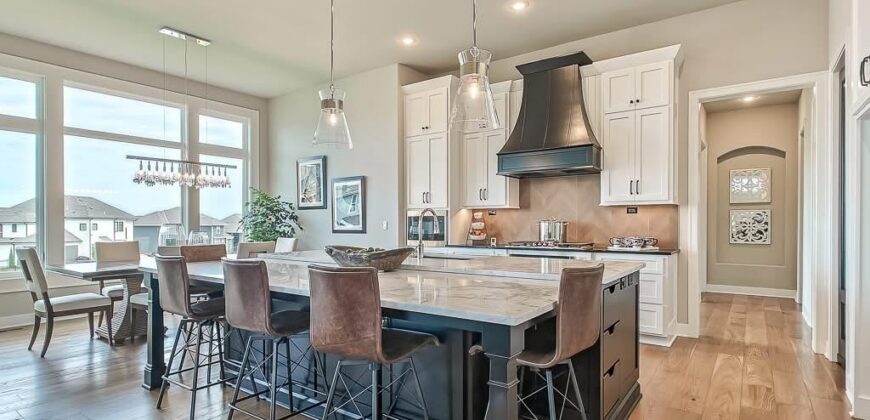 8625 Westridge Court, Parkville, MO 64152