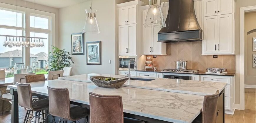 8625 Westridge Court, Parkville, MO 64152